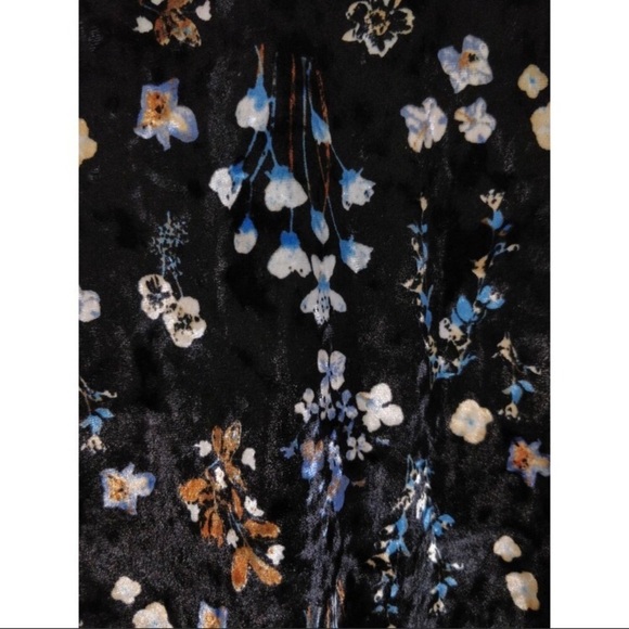 URBAN Outfitters Black Blue Floral Print Velvet Open Komono Duster Women… - Picture 7 of 9